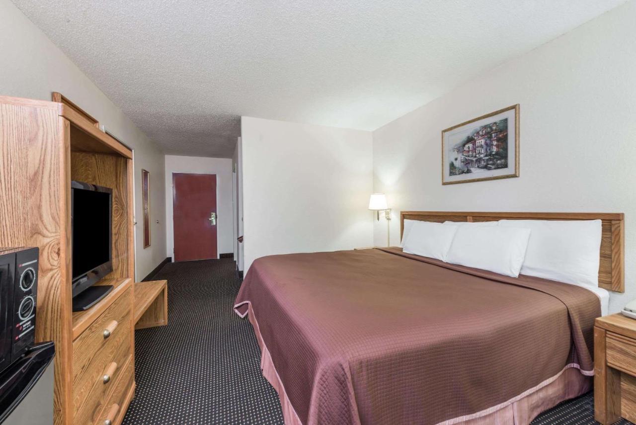 Howard Johnson By Wyndham Iowa La Exterior foto